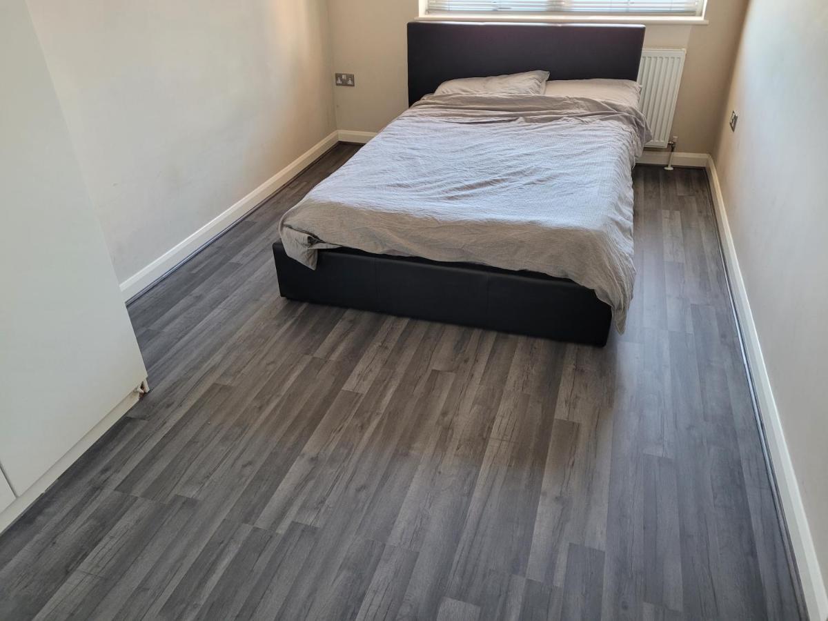 Spacious Modern Flat In Luton Town Centre Exterior photo